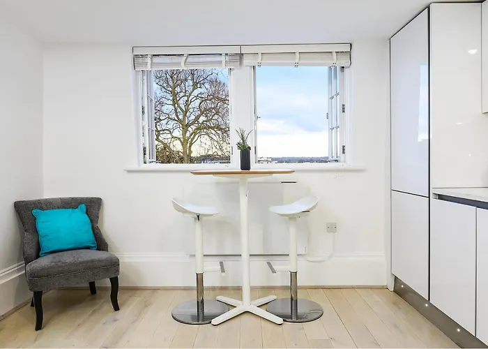 Georgian Luxury Style Property In Central Reading