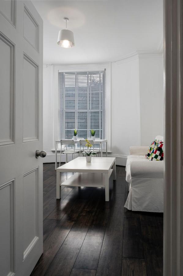 Georgian Luxury Style In Central Apartment Reading