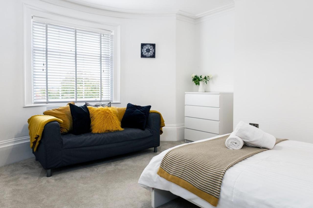 Georgian Luxury Style In Central Apartment