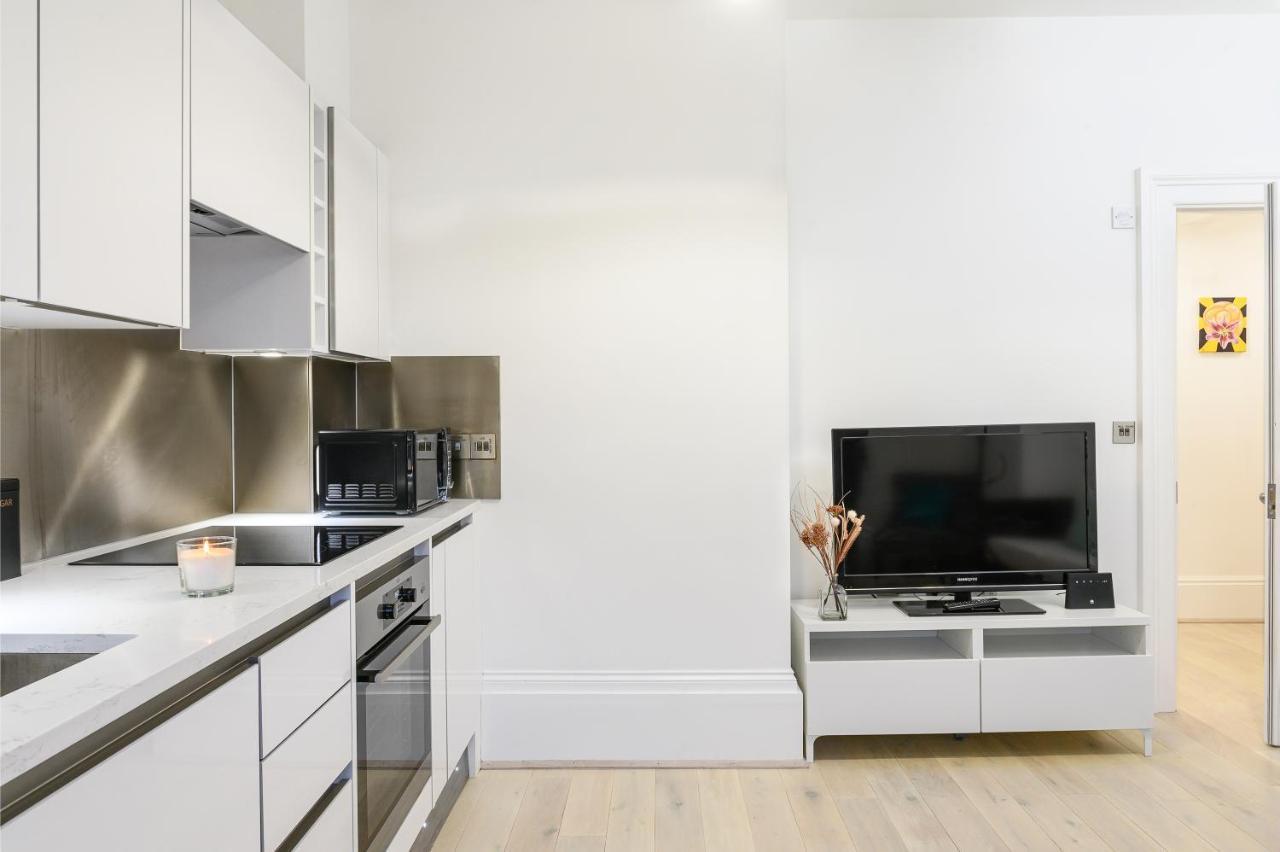 Georgian Luxury Style In Central Apartment Reading